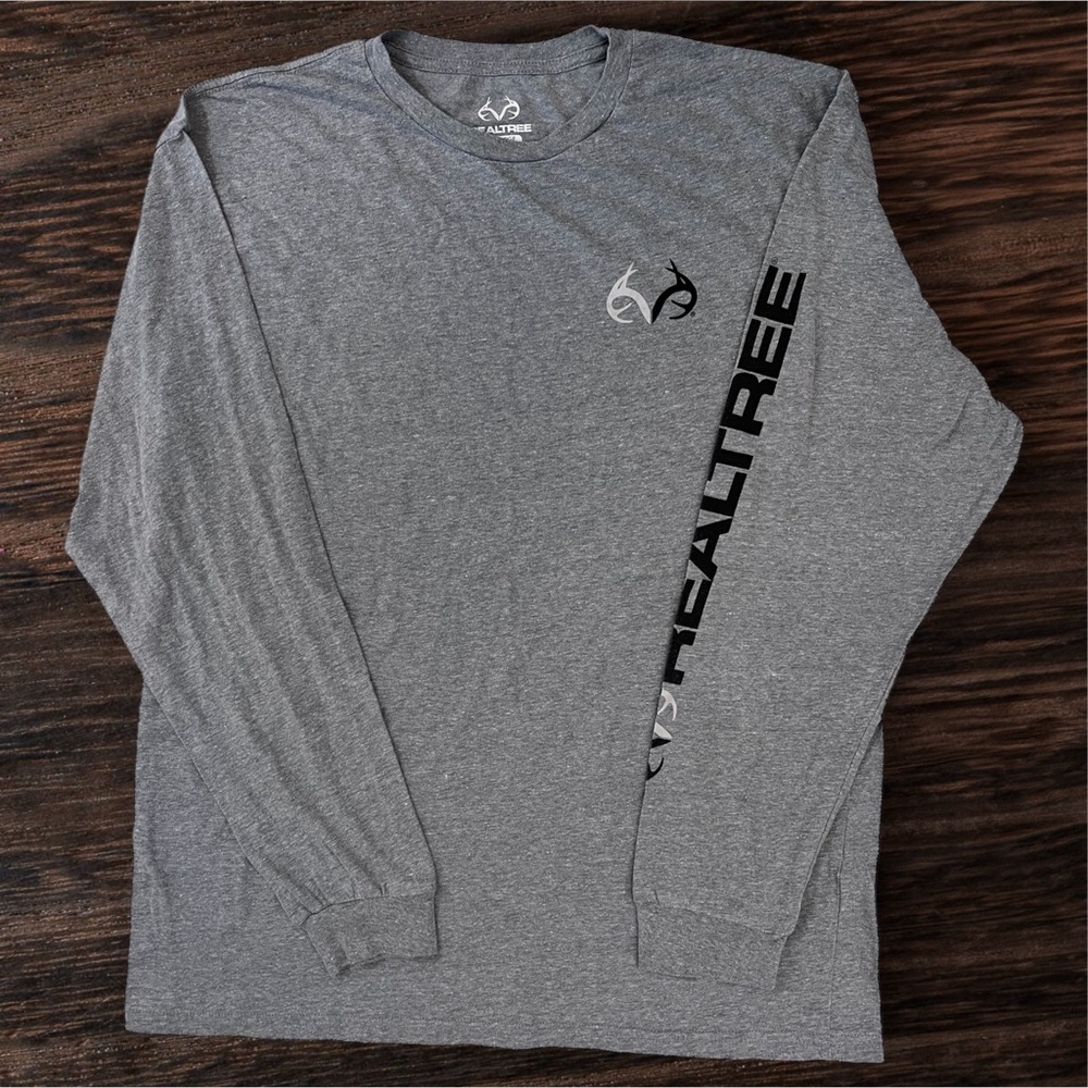Realtree Men’s Gray Long sleeve Graphic Tee. XL.